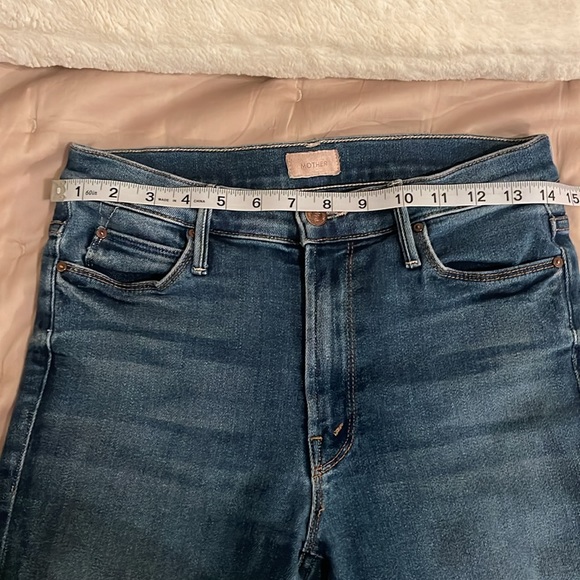 COPY - MOTHER The Dazzler Ankle Straight-Leg Jeans in Sweet and Sassy (27) - Picture 8 of 11